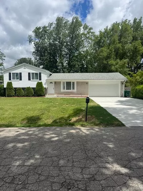 35872 Vinewood St, Romulus, MI 48174 photo 1