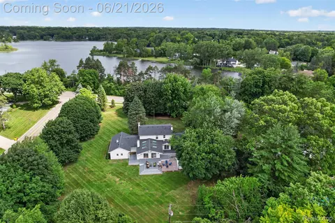 3885 Quarton Rd, Bloomfield Township, MI 48302