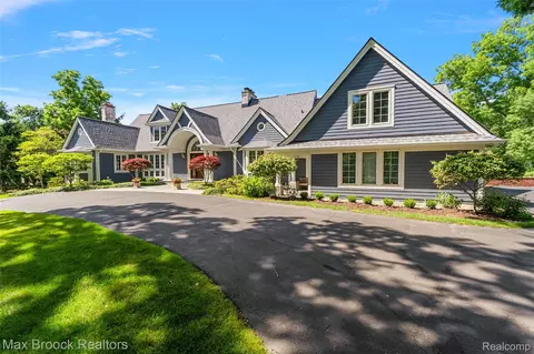 4875 Old Orchard Trl, Orchard Lake Village, MI 48324