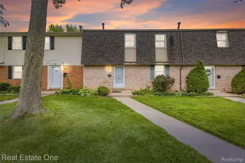 959 Kirts Blvd, Troy, MI 48084