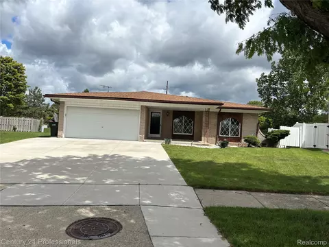 38986 Cottonwood Ct, Sterling Heights, MI 48310