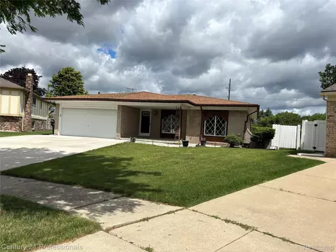 38986 Cottonwood Ct, Sterling Heights, MI 48310