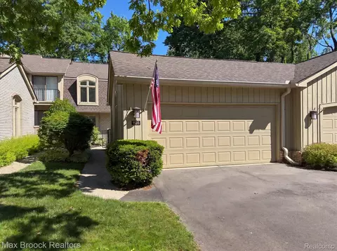 1135 Ivyglen Cir, Bloomfield Township, MI 48304