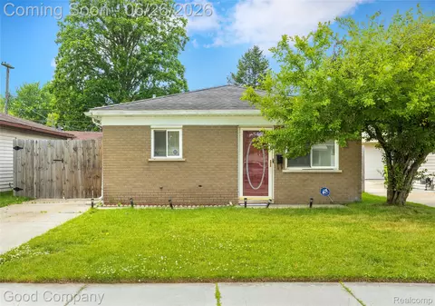 27081 Maywood St, Roseville, MI 48066
