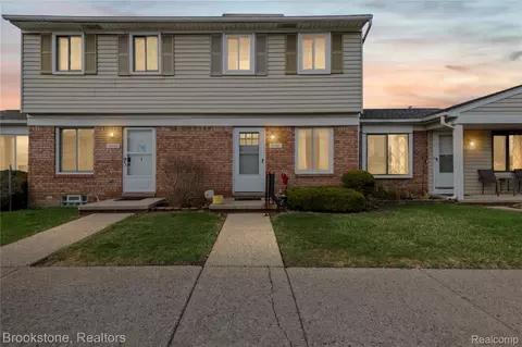 16369 Brittany Dr, Roseville, MI 48066