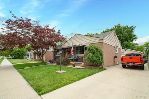1621 E Pearl Ave, Hazel Park, MI 48030