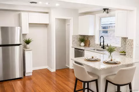 Kitchen - 19189 Berden St, Grosse Pointe, MI 48236 photo 2 of 3