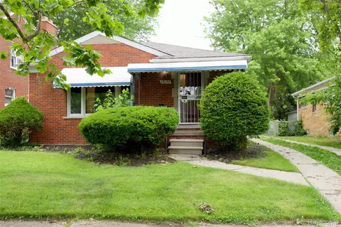 19189 Berden St, Grosse Pointe, MI 48236