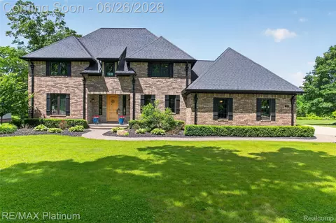 201 Mystic Meadows Ct, Howell, MI 48843
