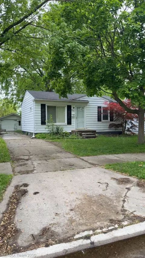 8094 Oak St, Taylor, MI 48180