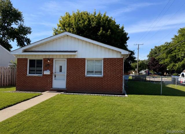1704 E Meyers Ave, Hazel Park, MI 48030