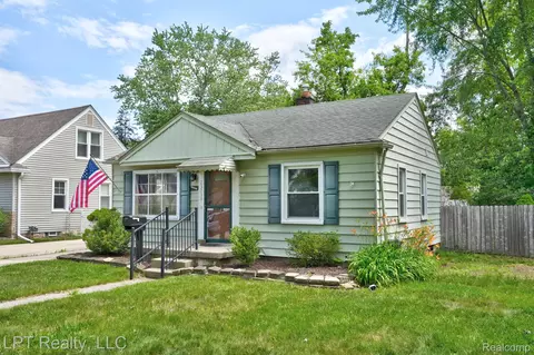 23038 Violet St, Farmington, MI 48336