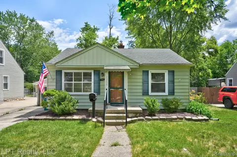 23038 Violet St, Farmington, MI 48336