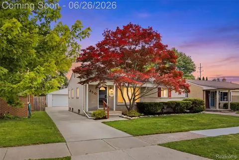 8250 Shari Dr, Westland, MI 48185