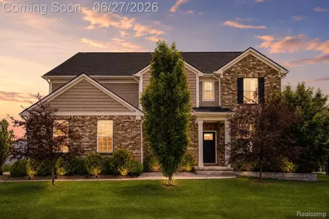 3155 Huntsman Blvd, Orion, MI 48360