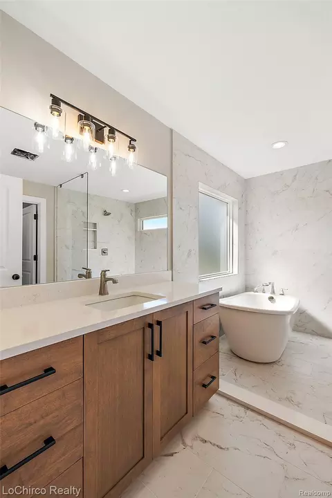 Bath - 49001 Wingfield Dr, Macomb, MI 48044 photo 4 of 16