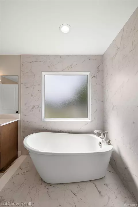 Bath - 49001 Wingfield Dr, Macomb, MI 48044 photo 7 of 16