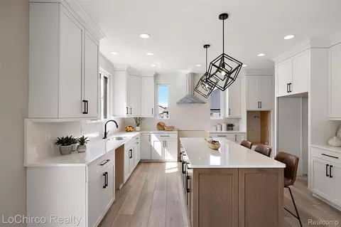 Kitchen - 49001 Wingfield Dr, Macomb, MI 48044 photo 2 of 5