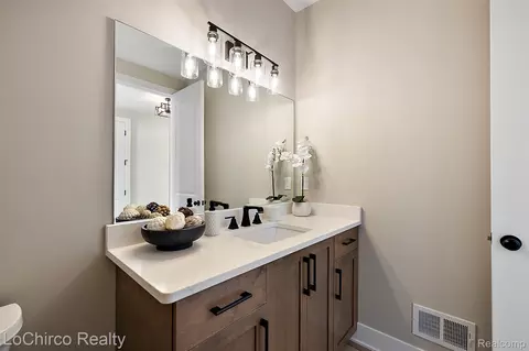 Bath - 49001 Wingfield Dr, Macomb, MI 48044 photo 1 of 16