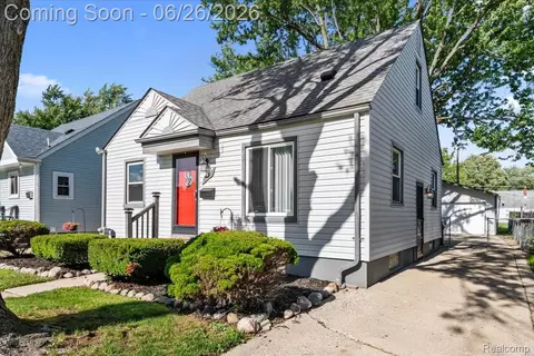29710 Quinkert St, Roseville, MI 48066