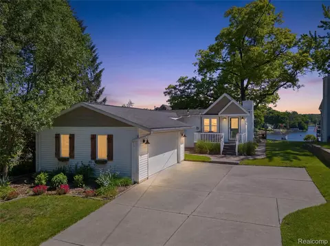 10470 King Rd, Springfield, MI 48350