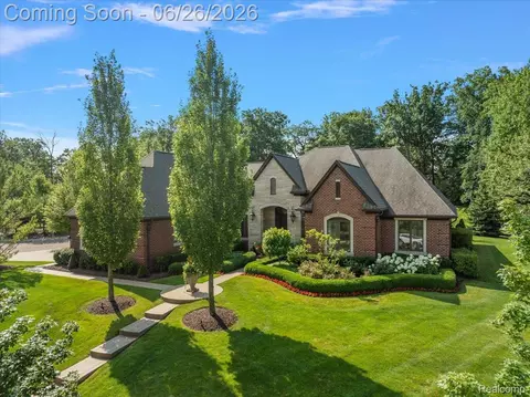 3071 Emeraude Ct, Oakland, MI 48306