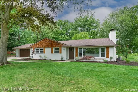 1430 Stockport Dr, Rochester Hills, MI 48309