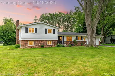 7093 Stonebrook Rd, West Bloomfield, MI 48322