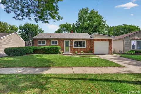 22611 Detour St, Saint Clair Shores, MI 48082