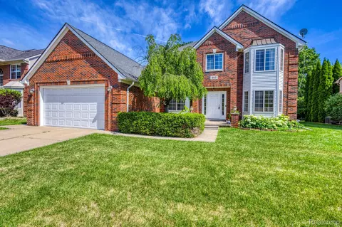 461 Tanner Dr, Troy, MI 48085 photo 2