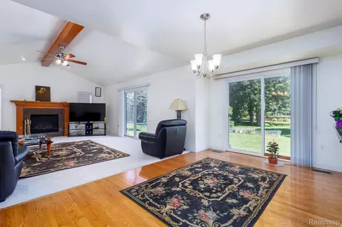 461 Tanner Dr, Troy, MI 48085 photo 14