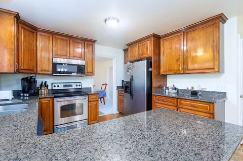 461 Tanner Dr, Troy, MI 48085 photo 13