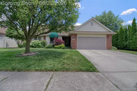 26901 Coachlight St, Woodhaven, MI 48183