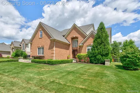 6828 Merrick Dr, Troy, MI 48098