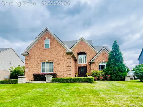 6828 Merrick Dr, Troy, MI 48098