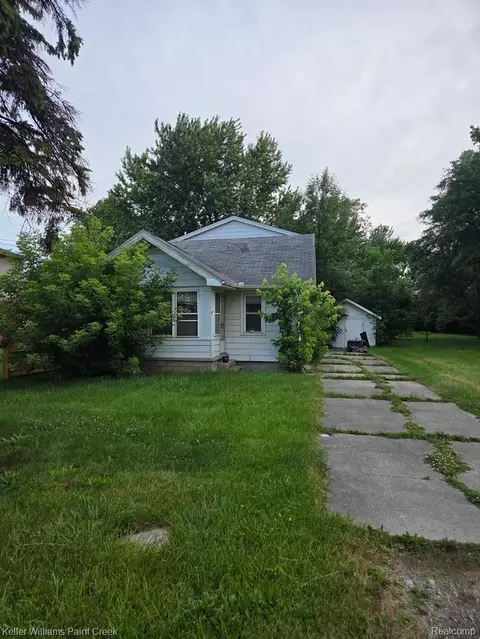 2051 Orpington Dr, Troy, MI 48083