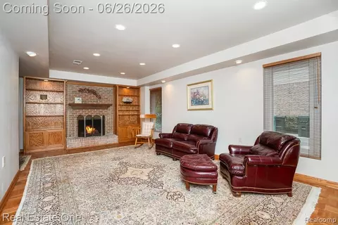 Living - 2898 Eagle Dr, Rochester Hills, MI 48309 photo 8 of 11