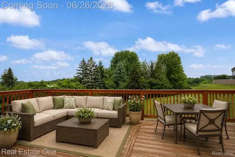 Exterior - 2898 Eagle Dr, Rochester Hills, MI 48309 photo 3 of 6