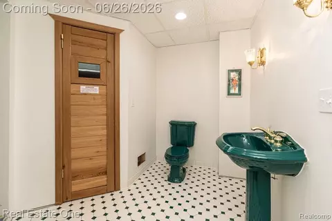 Bath - 2898 Eagle Dr, Rochester Hills, MI 48309 photo 5 of 5