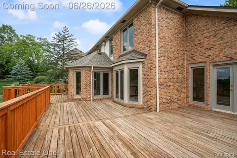 Exterior - 2898 Eagle Dr, Rochester Hills, MI 48309 photo 1 of 6