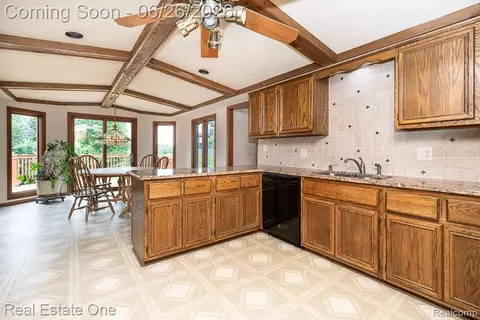 Kitchen - 2898 Eagle Dr, Rochester Hills, MI 48309 photo 1 of 4