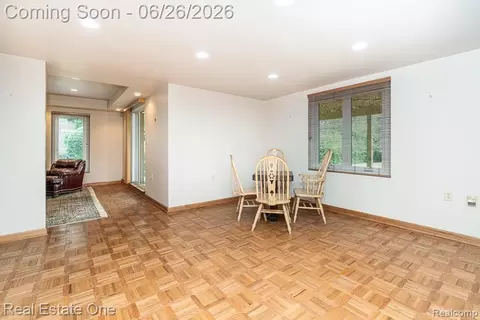 Living - 2898 Eagle Dr, Rochester Hills, MI 48309 photo 11 of 11