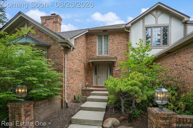 2898 Eagle Dr, Rochester Hills, MI 48309