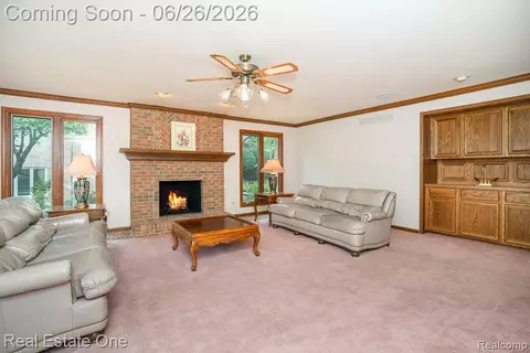 Living - 2898 Eagle Dr, Rochester Hills, MI 48309 photo 4 of 11