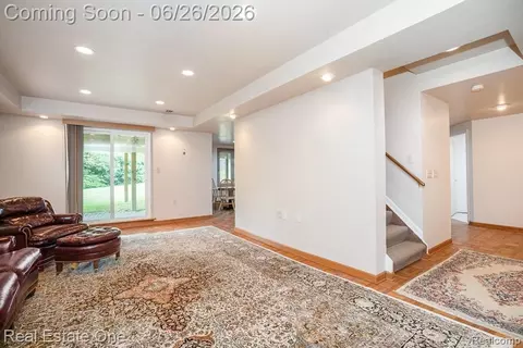 Living - 2898 Eagle Dr, Rochester Hills, MI 48309 photo 10 of 11