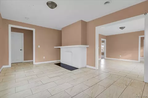 Living - 11368 Nardin Dr, Detroit, MI 48204 photo 3 of 5