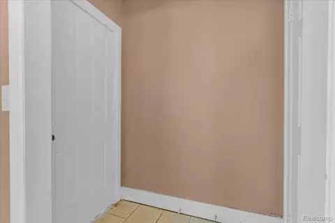 Entry Way - 11368 Nardin Dr, Detroit, MI 48204 photo 1 of 3