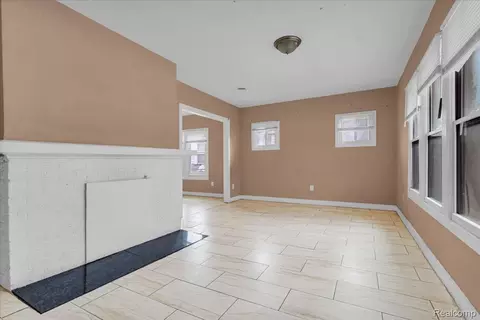 Living - 11368 Nardin Dr, Detroit, MI 48204 photo 2 of 5