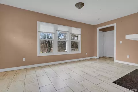 Living - 11368 Nardin Dr, Detroit, MI 48204 photo 4 of 5