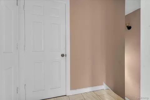 Entry Way - 11368 Nardin Dr, Detroit, MI 48204 photo 3 of 3